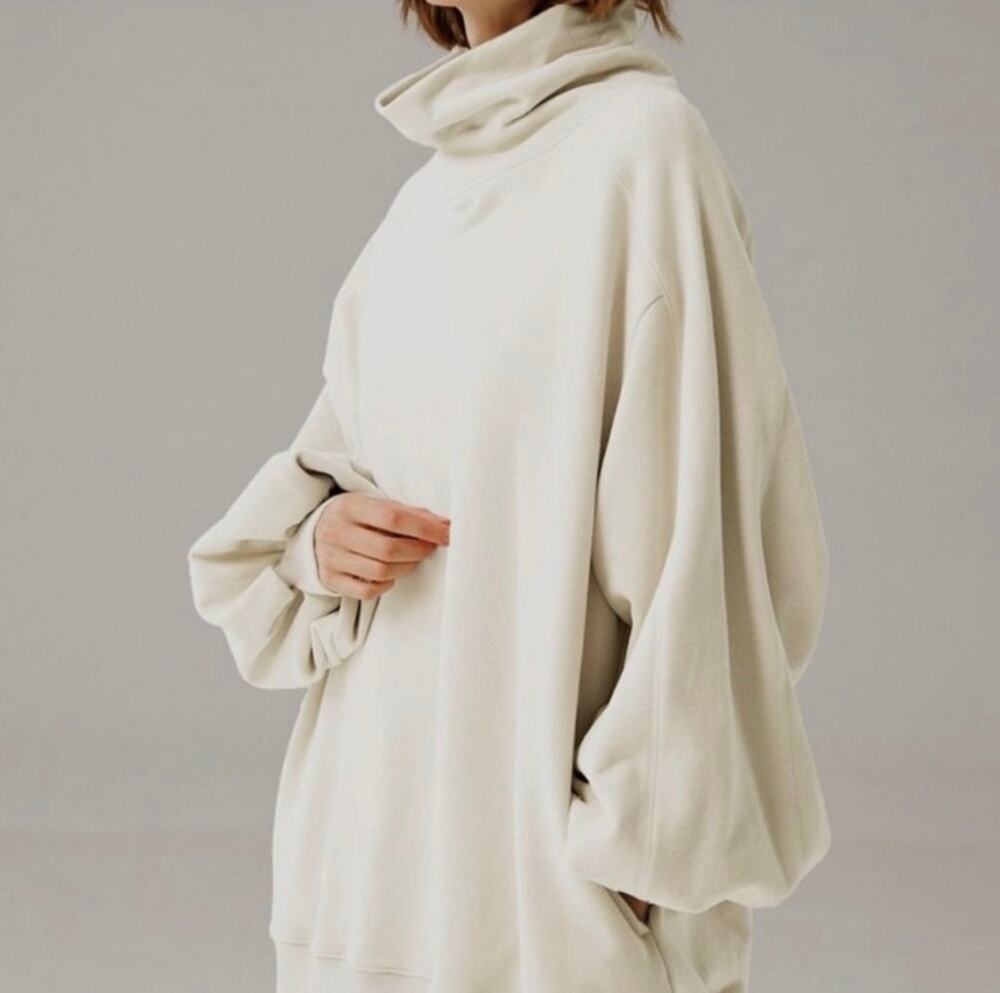 LIT Premium Activewear Whisper Oversized Turtleneck Sweatshirt in Vanilla Size L